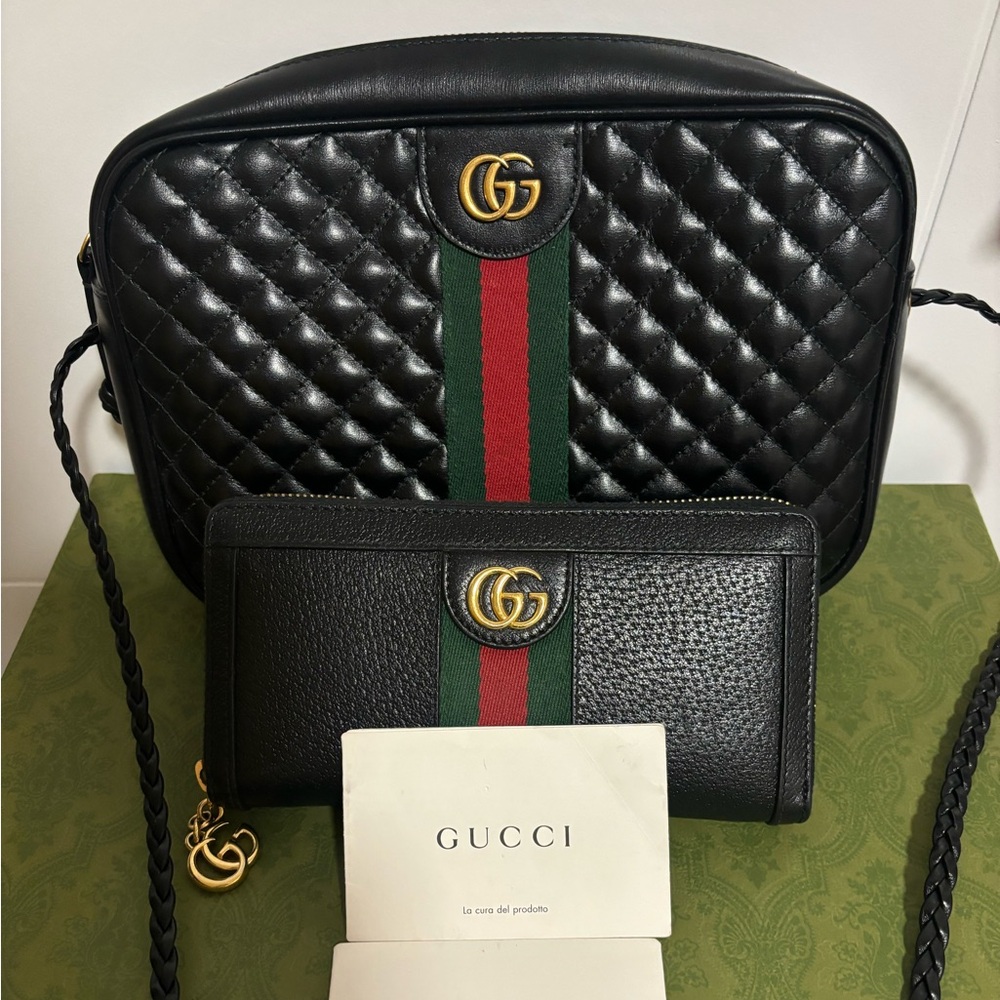 Authentic old fashioned Gucci shoulder bag paired with gucci long wallet.